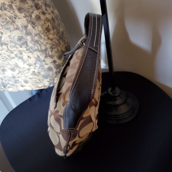 Coach Handbag Signature VGC - Picture 5 of 8